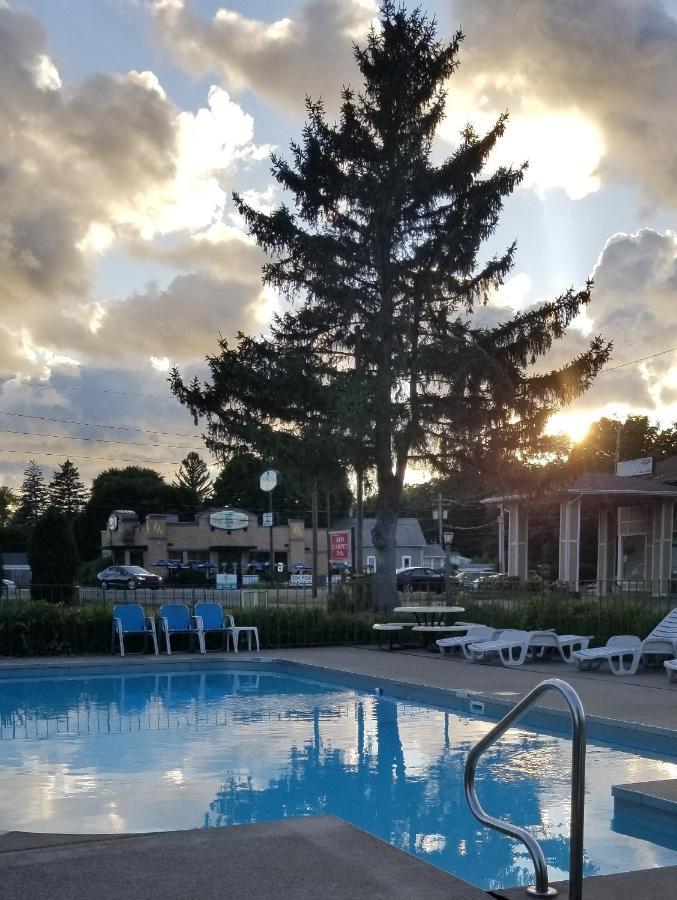 Lake Erie Lodge Bagian luar foto